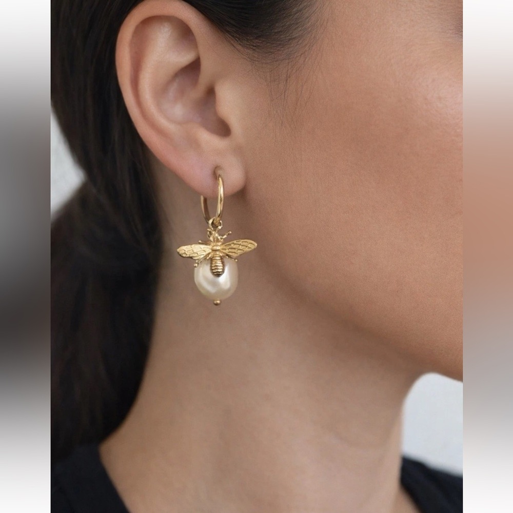Vintage Gold Tone Bee Earrings Pearl Drop Hoops Cottagecore Nature Statement